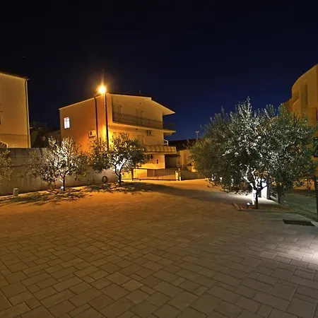 Bozena Apartment *
